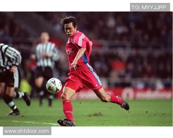 足球与娱乐明星的魅力碰撞精彩壁纸分享与欣赏 足球与娱乐明星的魅力碰撞精彩壁纸分享与欣赏