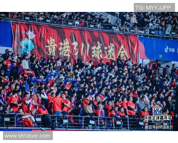 足球明星为何更亲民揭秘他们与球迷之间的真挚互动与温暖故事